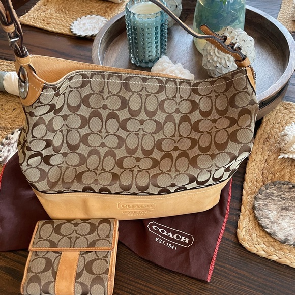 Leather & Signature tote purse & Wallett - Picture 1 of 6